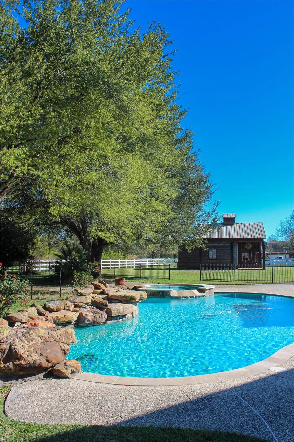 19907 Stone Lake Circle Tomball, TX 77377