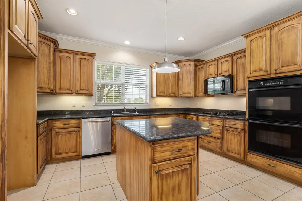 19907 Stone Lake Circle Tomball, TX 77377