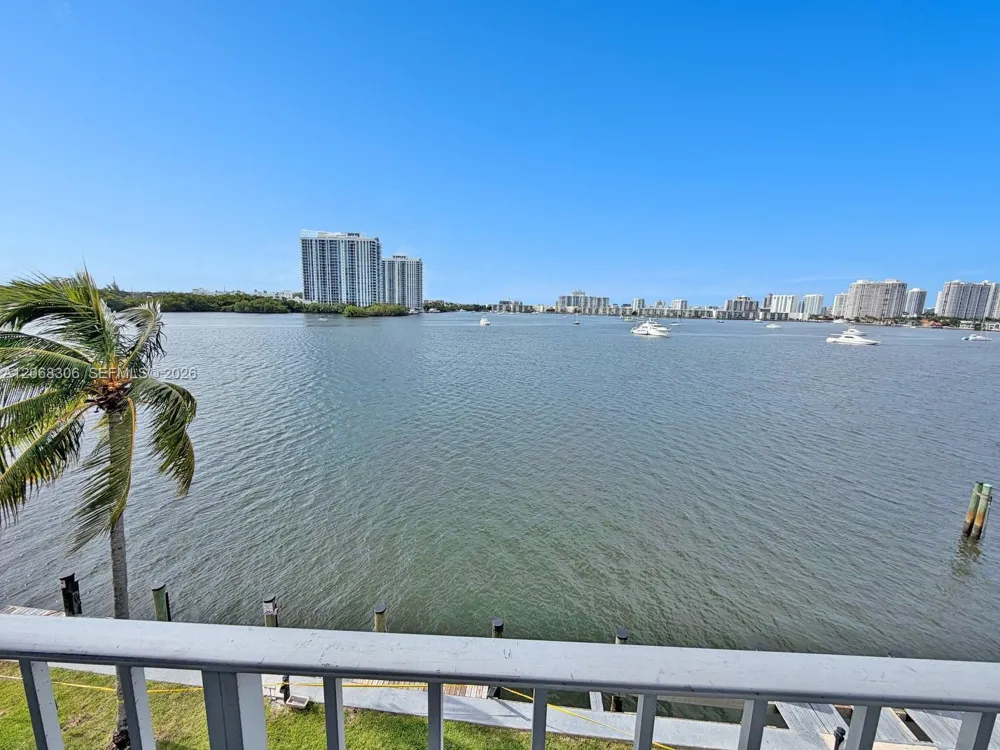 16546 NE 26th Ave #4B North Miami Beach, FL 33160