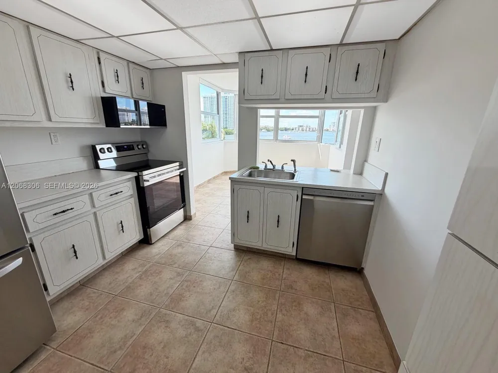 16546 NE 26th Ave #4B North Miami Beach, FL 33160