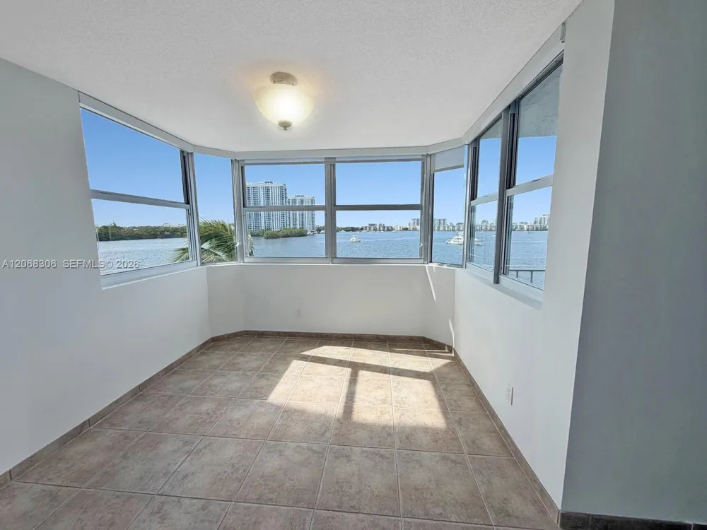 16546 NE 26th Ave #4B North Miami Beach, FL 33160