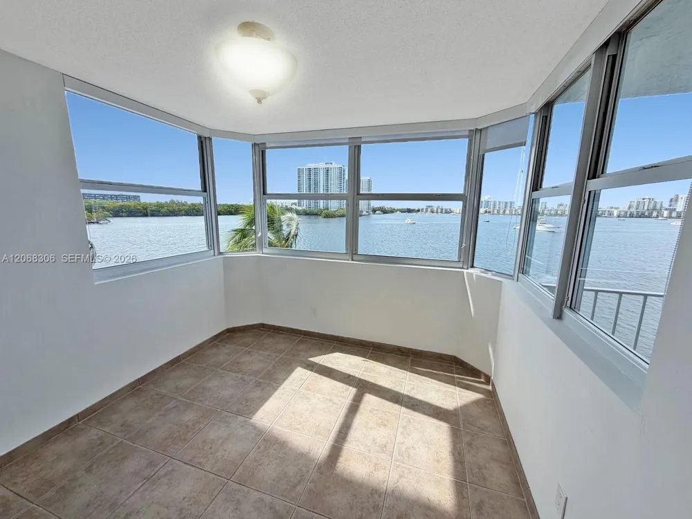 16546 NE 26th Ave #4B North Miami Beach, FL 33160