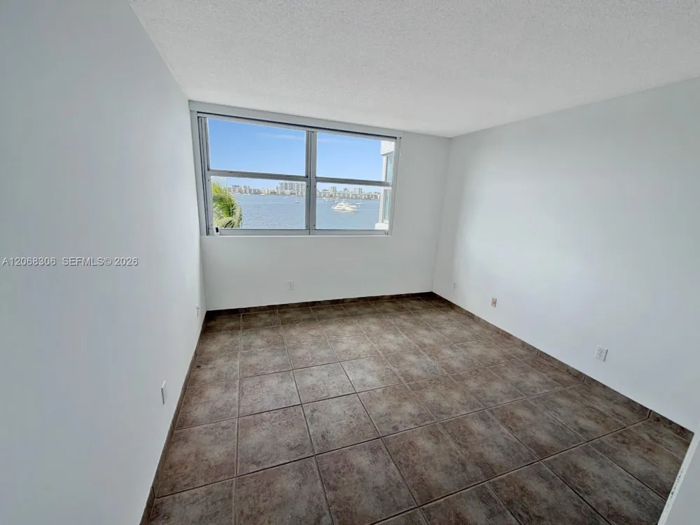 16546 NE 26th Ave #4B North Miami Beach, FL 33160
