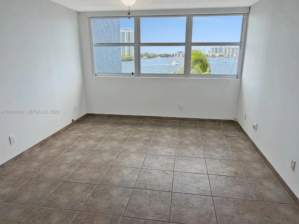 16546 NE 26th Ave #4B North Miami Beach, FL 33160