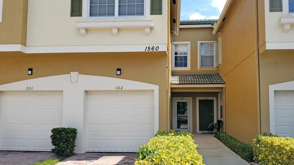 1560 SE Wilshire Place #102 Stuart, FL 34994