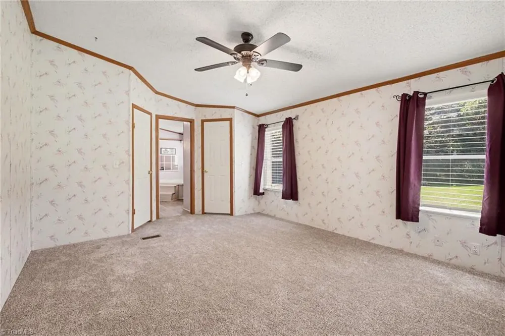1060 Knobview Lane Pilot Mountain, NC 27041