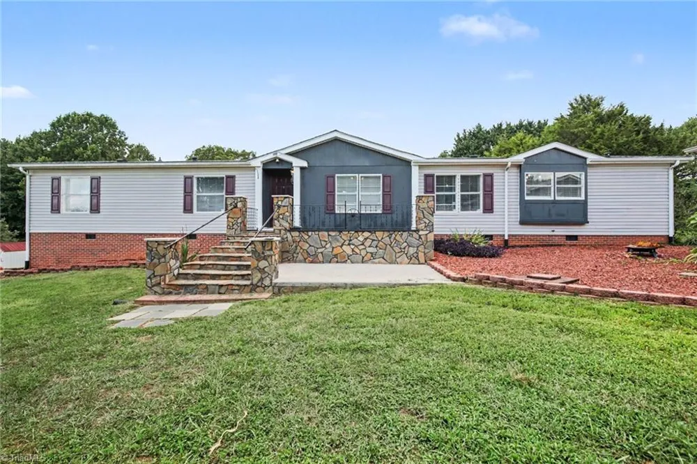 1060 Knobview Lane Pilot Mountain, NC 27041