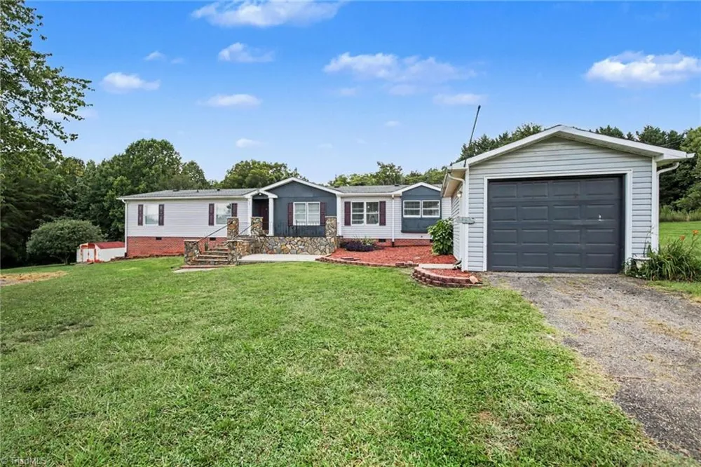 1060 Knobview Lane Pilot Mountain, NC 27041