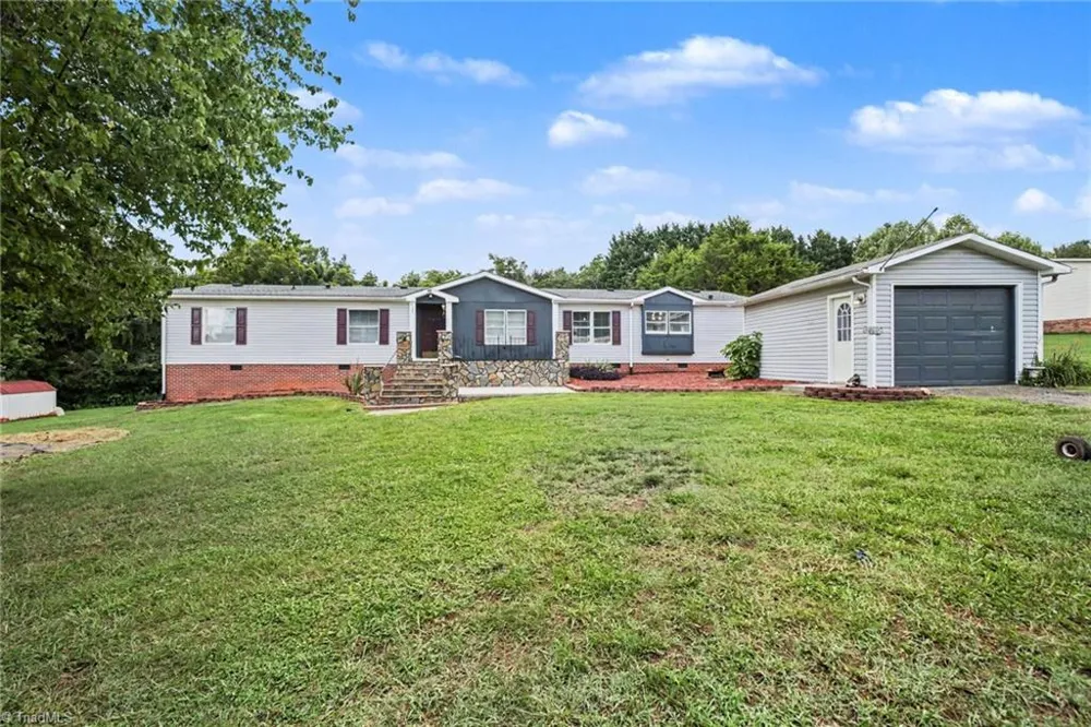 1060 Knobview Lane Pilot Mountain, NC 27041