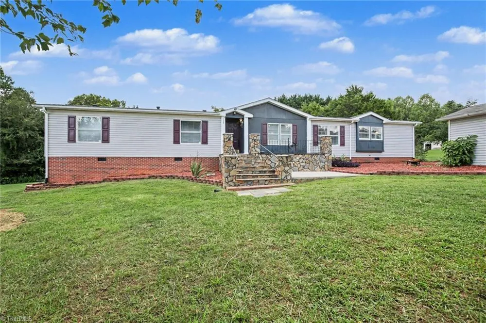 1060 Knobview Lane Pilot Mountain, NC 27041