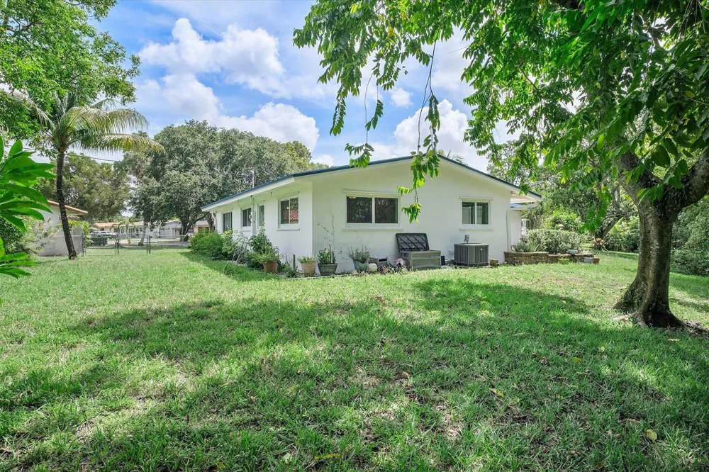 13988 Lake Lure Court Miami Lakes, FL 33014