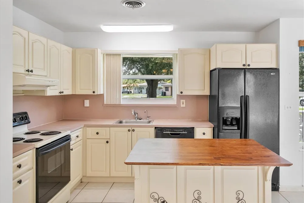 13988 Lake Lure Court Miami Lakes, FL 33014