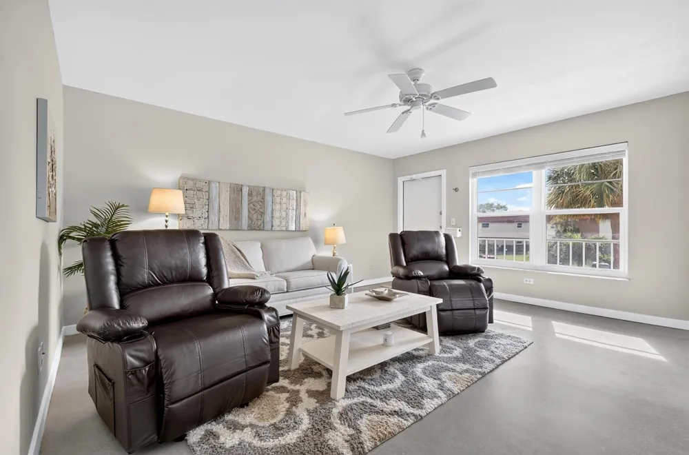 72 Royal Oak Court #202 Vero Beach, FL 32962