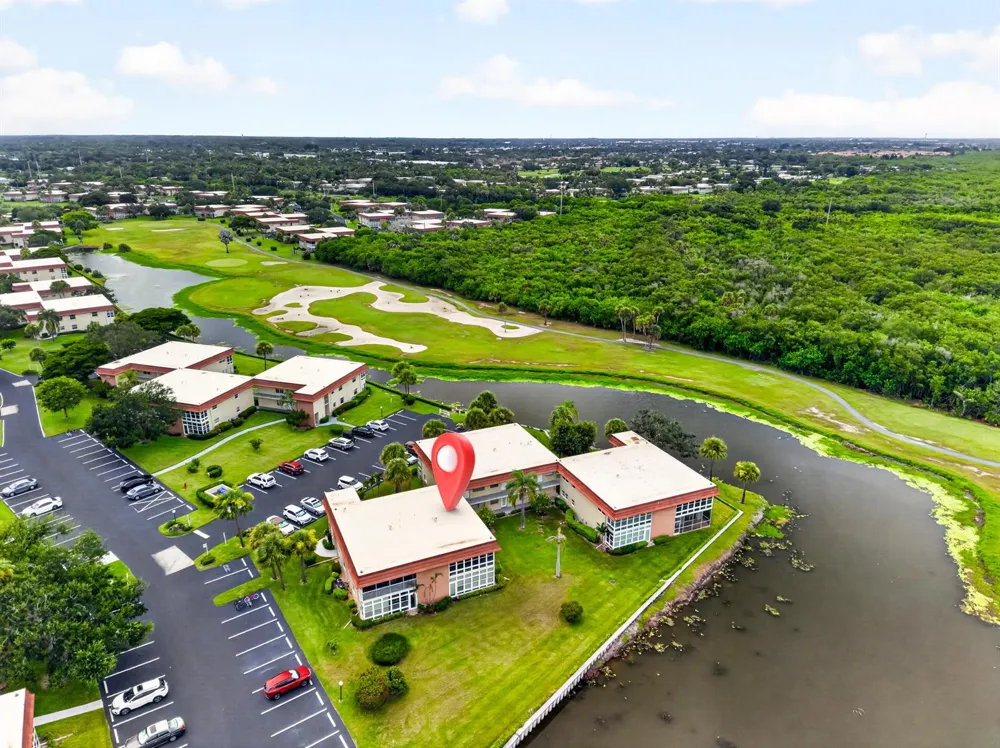 72 Royal Oak Court #202 Vero Beach, FL 32962