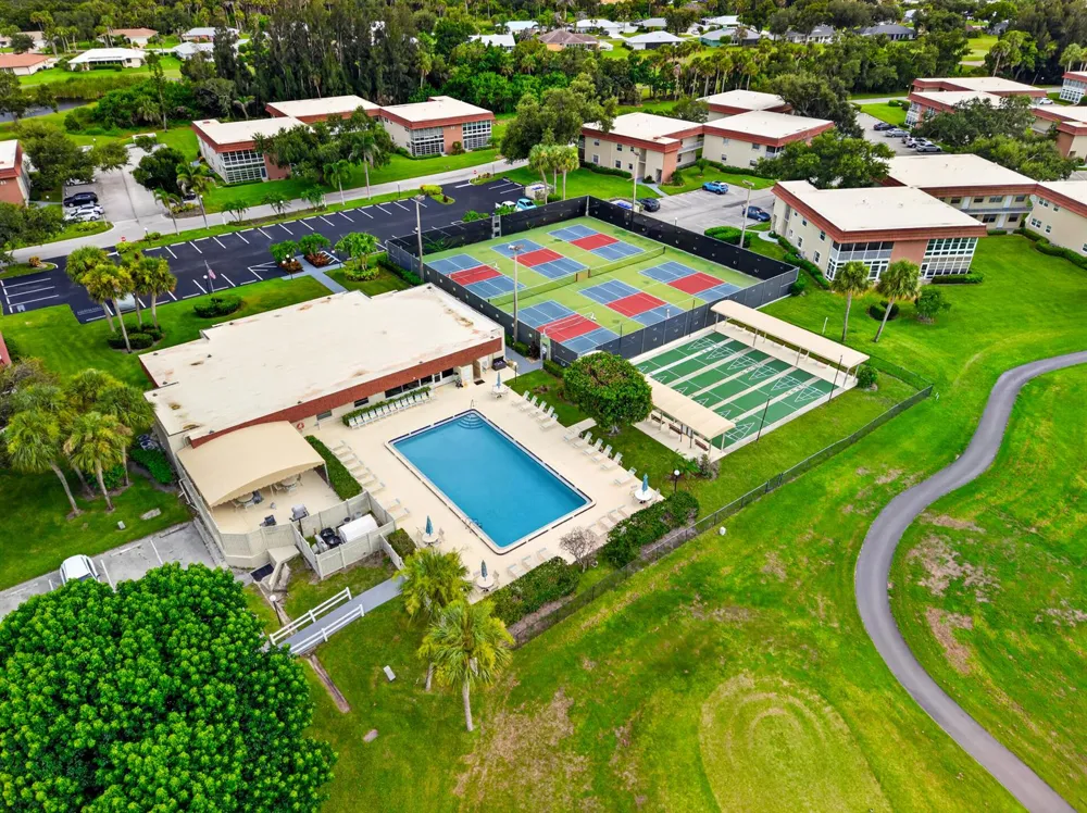 72 Royal Oak Court #202 Vero Beach, FL 32962