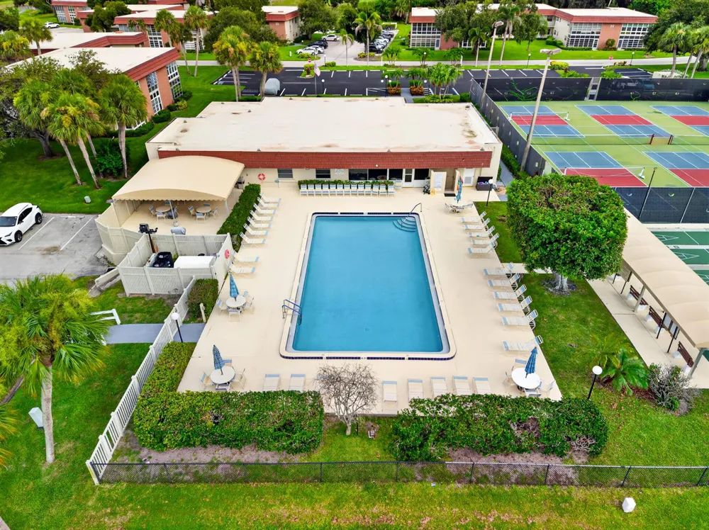 72 Royal Oak Court #202 Vero Beach, FL 32962