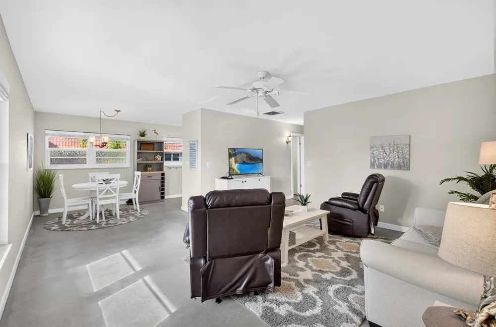 72 Royal Oak Court #202 Vero Beach, FL 32962