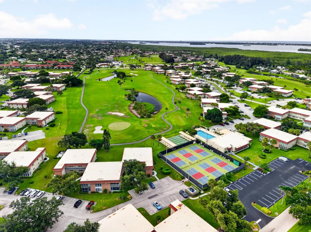 72 Royal Oak Court #202 Vero Beach, FL 32962
