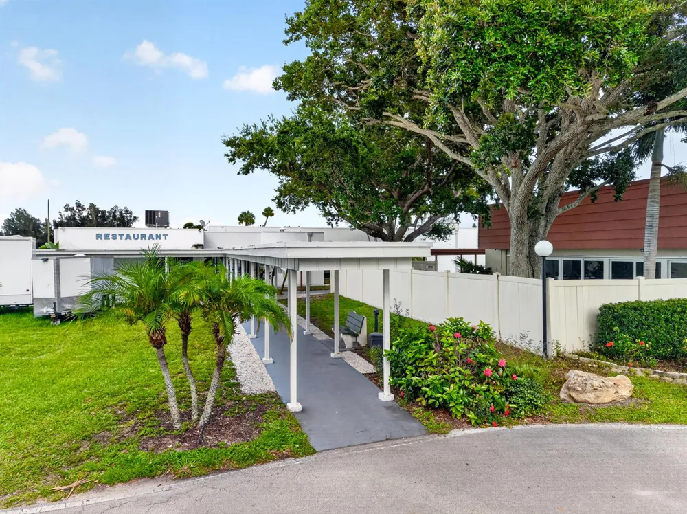 72 Royal Oak Court #202 Vero Beach, FL 32962