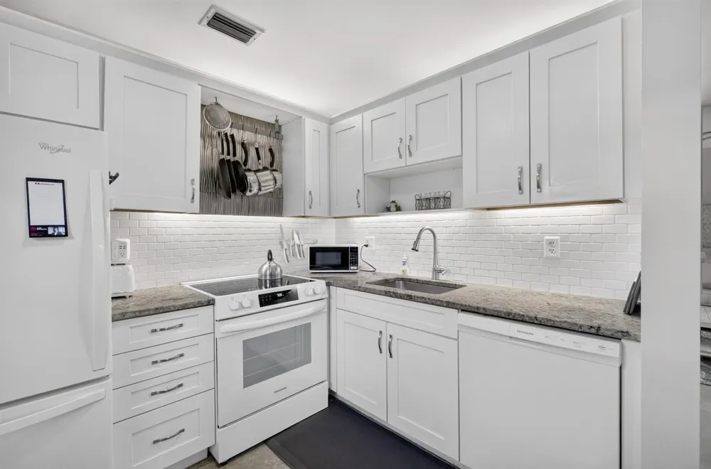 72 Royal Oak Court #202 Vero Beach, FL 32962