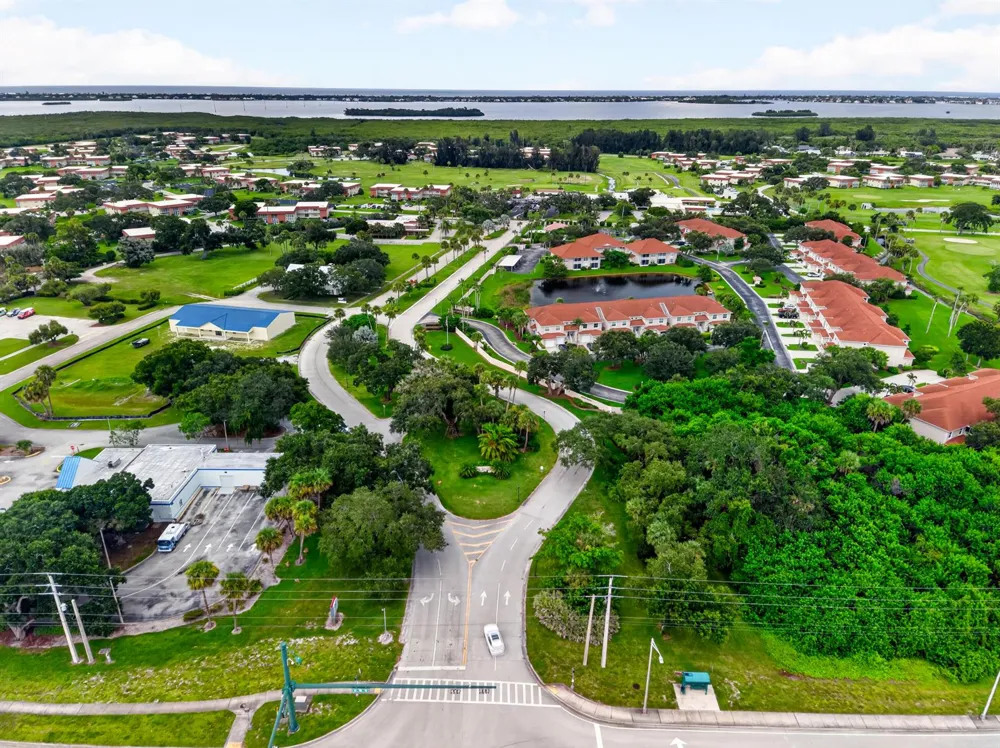 72 Royal Oak Court #202 Vero Beach, FL 32962