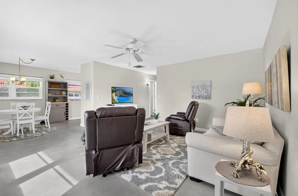 72 Royal Oak Court #202 Vero Beach, FL 32962