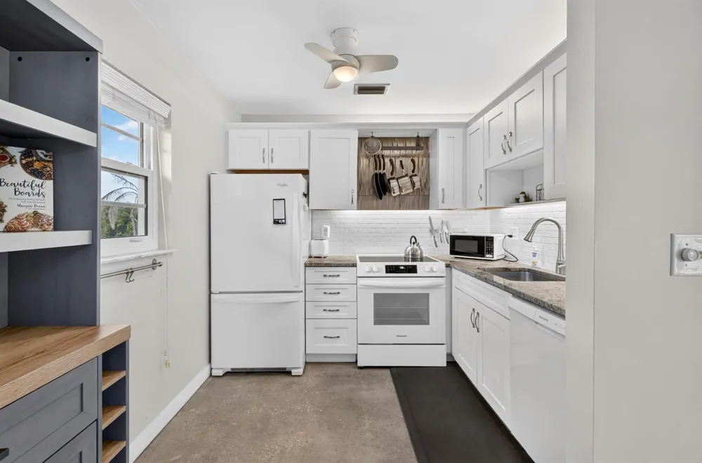72 Royal Oak Court #202 Vero Beach, FL 32962