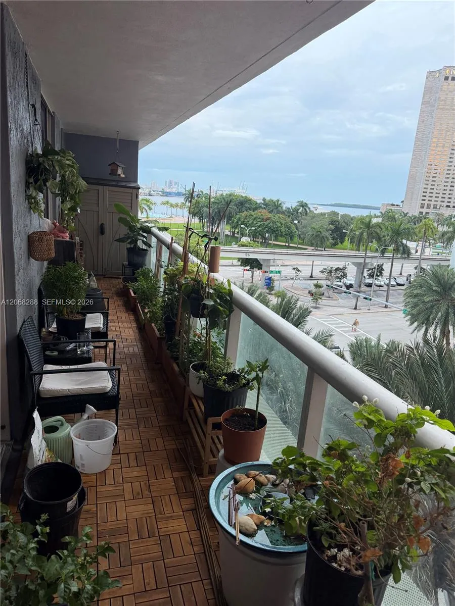 50 Biscayne Blvd #514 Miami, FL 33132