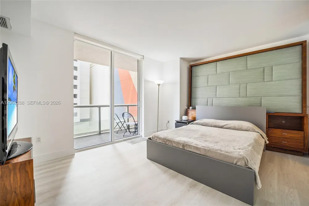 50 Biscayne Blvd #514 Miami, FL 33132