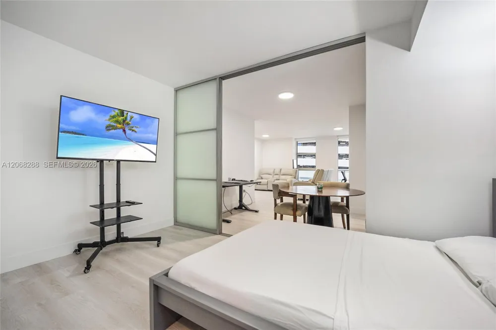 50 Biscayne Blvd #514 Miami, FL 33132