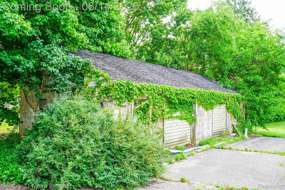8294 Davison Road Davison Township, MI 48423
