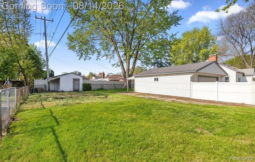 6644 Vernon Street Dearborn Heights City, MI 48127