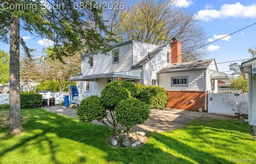 6644 Vernon Street Dearborn Heights City, MI 48127