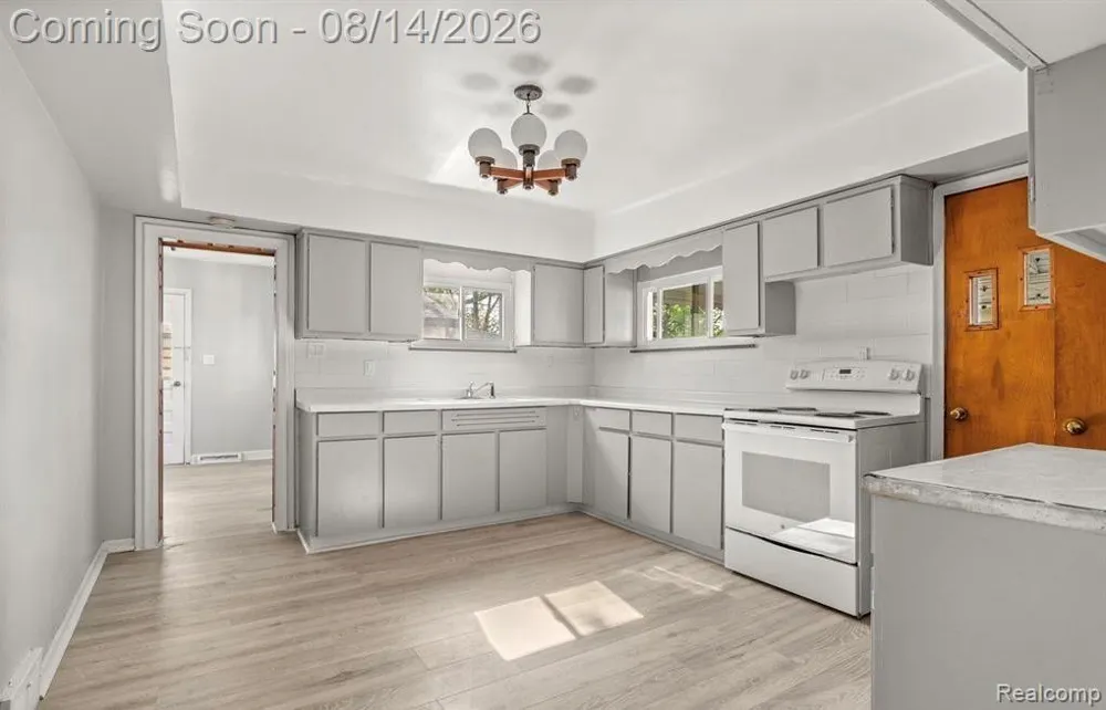6644 Vernon Street Dearborn Heights City, MI 48127