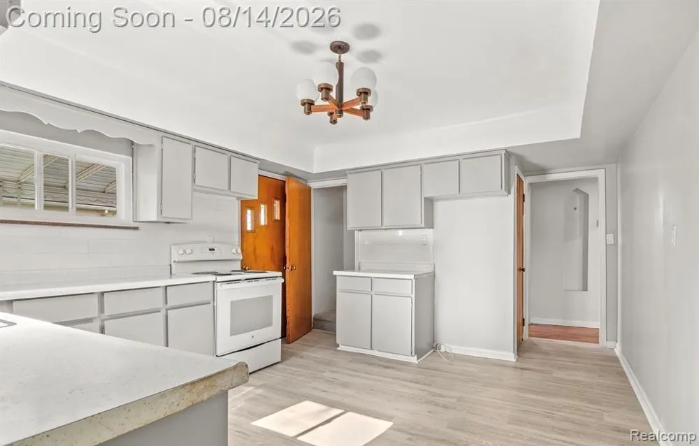 6644 Vernon Street Dearborn Heights City, MI 48127