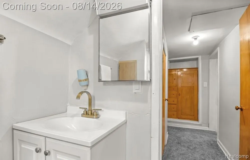 6644 Vernon Street Dearborn Heights City, MI 48127