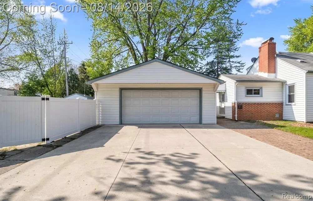 6644 Vernon Street Dearborn Heights City, MI 48127
