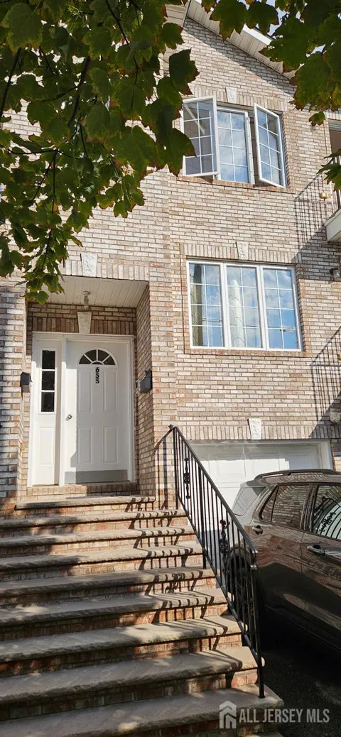 655 4th Street