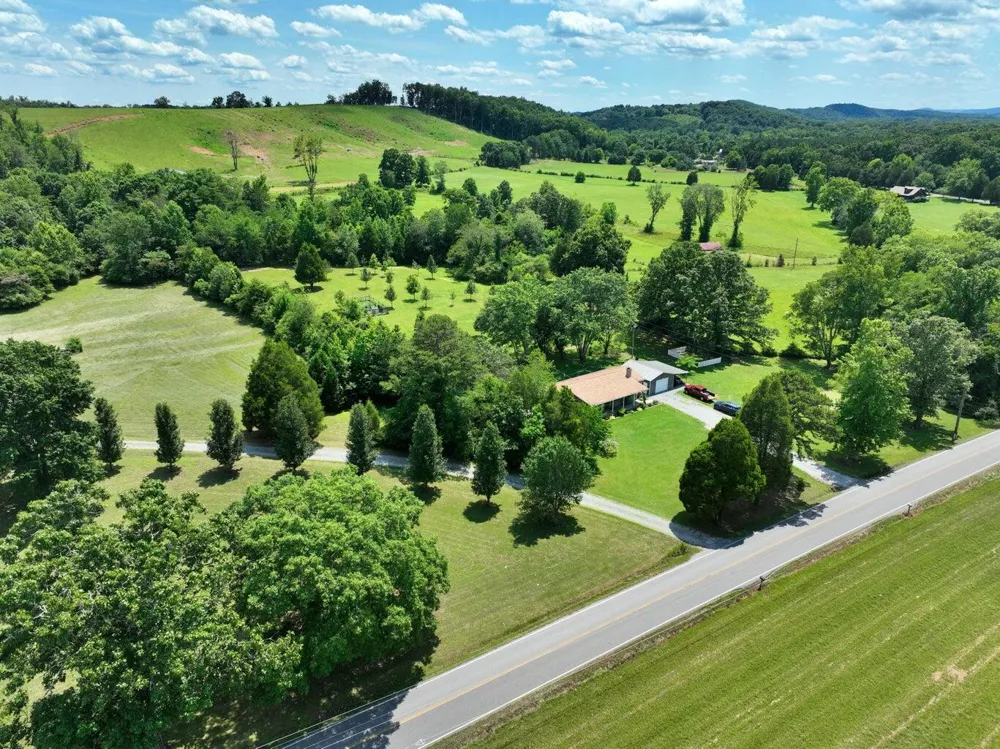 5858 Wolf Creek Road Spring City, TN 37381
