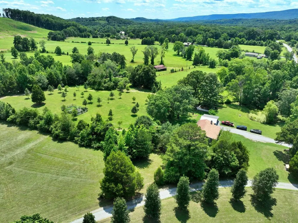 5858 Wolf Creek Road Spring City, TN 37381