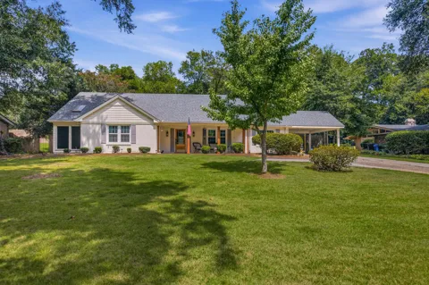 3330 East Lindsay Drive