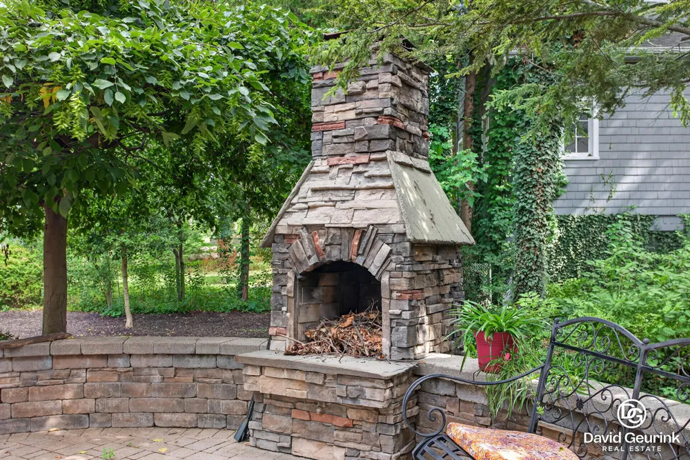 15 W 25th Street Holland City, MI 49423