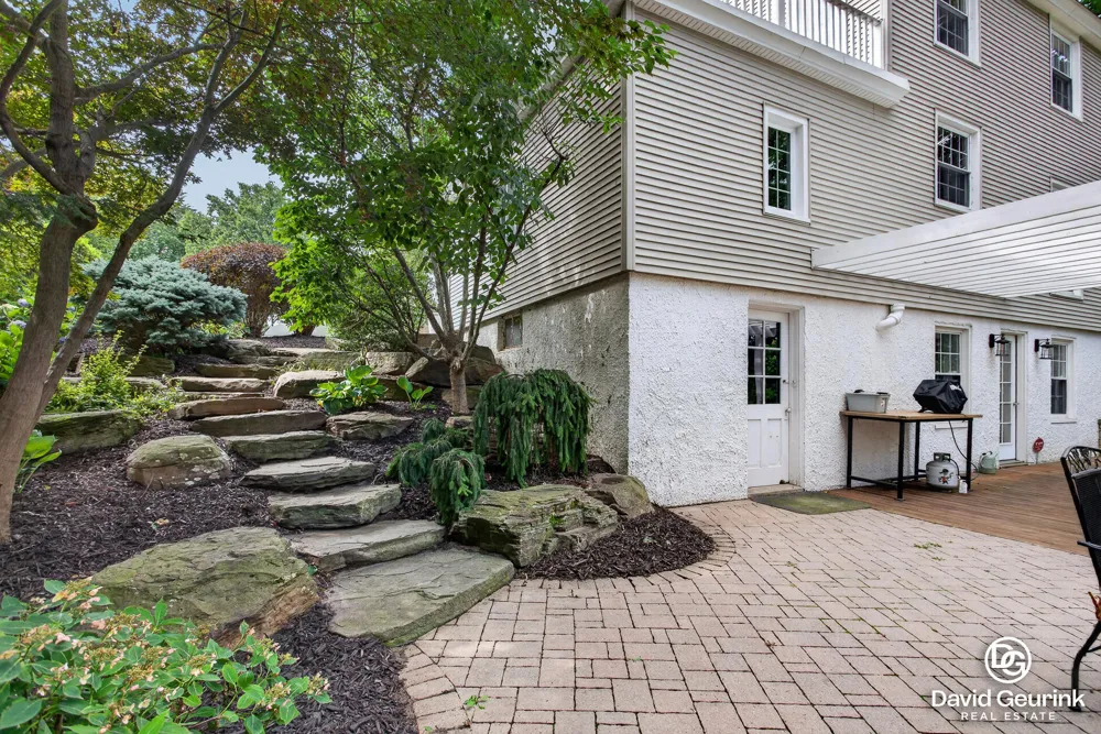 15 W 25th Street Holland City, MI 49423