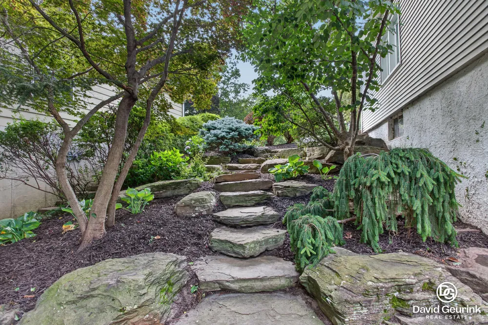 15 W 25th Street Holland City, MI 49423