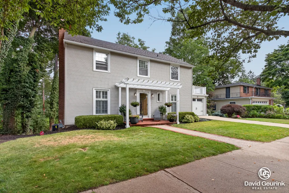 15 W 25th Street Holland City, MI 49423