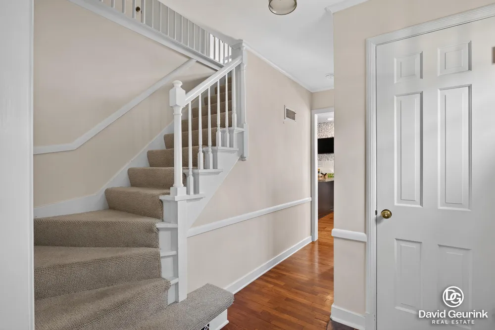 15 W 25th Street Holland City, MI 49423