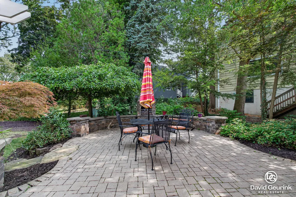 15 W 25th Street Holland City, MI 49423