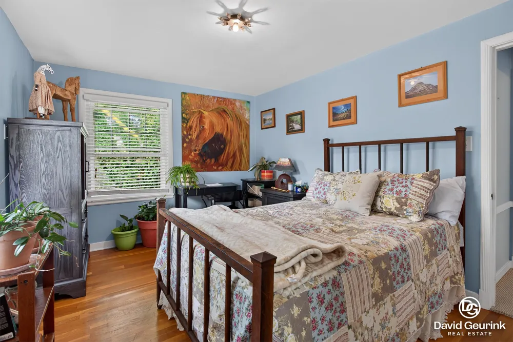 15 W 25th Street Holland City, MI 49423