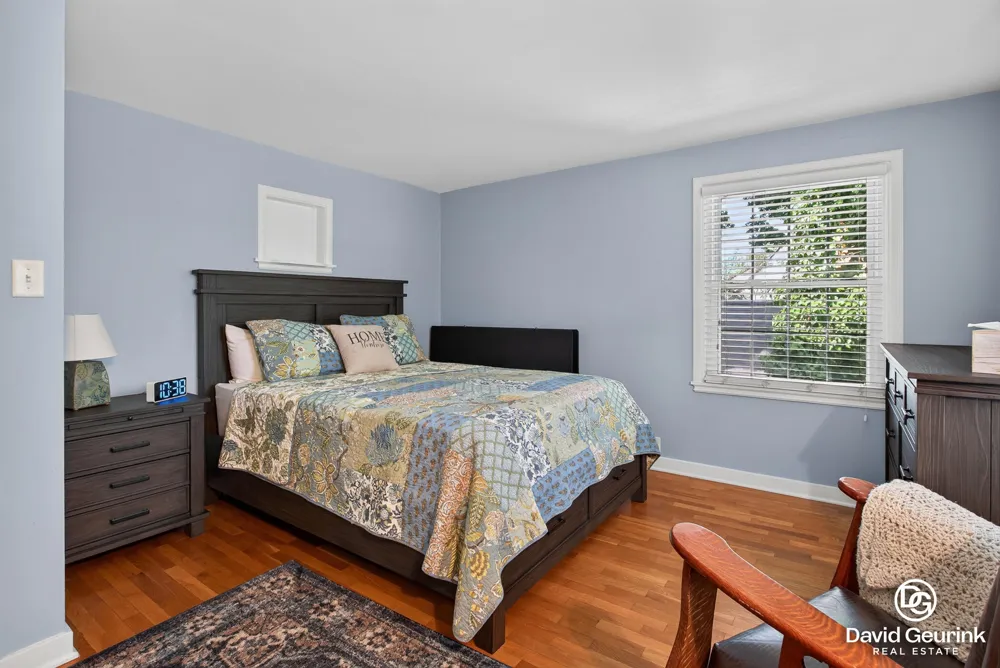 15 W 25th Street Holland City, MI 49423