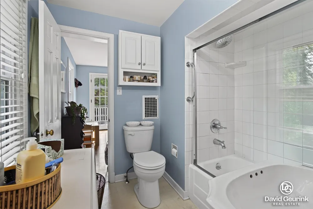 15 W 25th Street Holland City, MI 49423